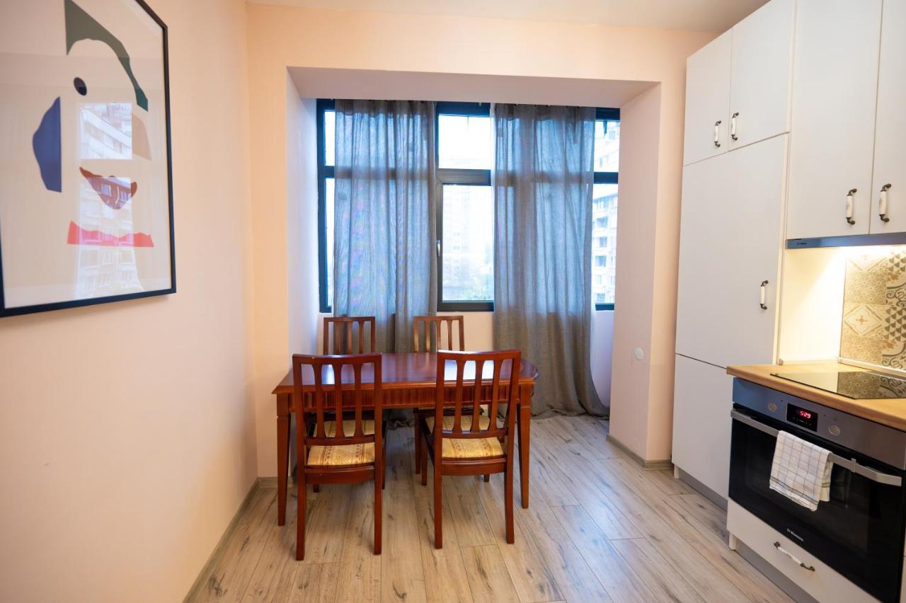 Spacious 1Bdr Apartment Near City Center Sofia Bagian luar foto