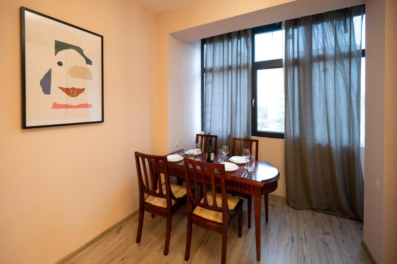 Spacious 1Bdr Apartment Near City Center Sofia Bagian luar foto